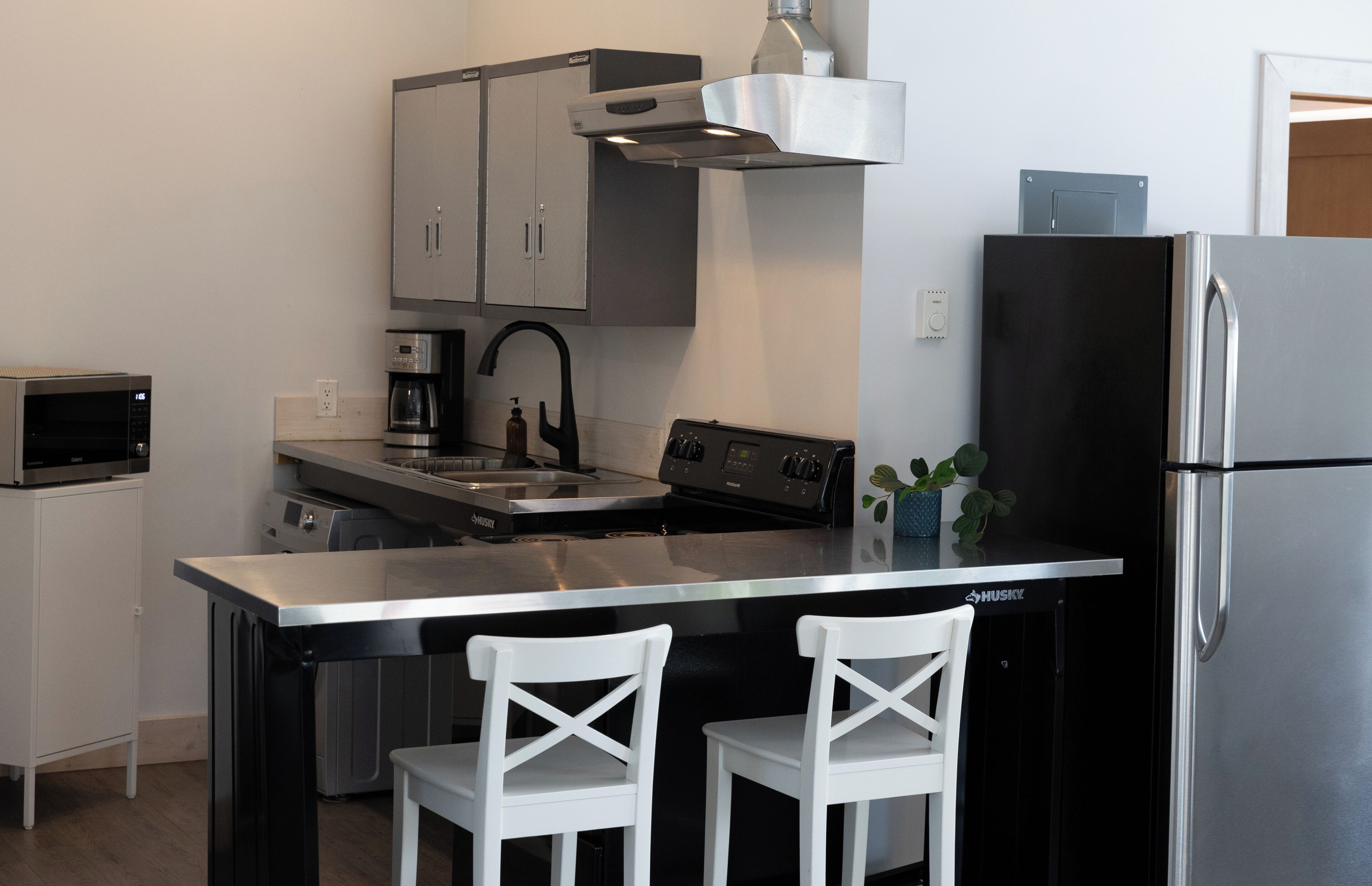 Chambre classique double, 2 grands lits, vue sur la montagne | Cuisine privée | Réfrigérateur grande capacité avec congélateur, four à micro-ondes