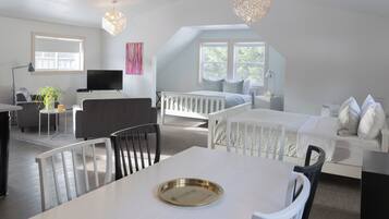 Fieldstone Guesthouse | Dining room