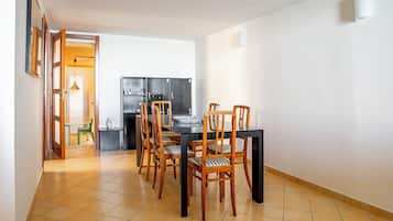 Apartment, Sea View | Ruang makan