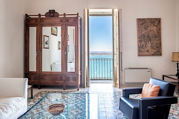 Interior detail - Duplex sul porto grande (Syracuse)