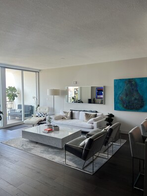 テレビ、プリンター