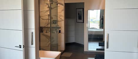 1 bedroom, desk, iron/ironing board, WiFi