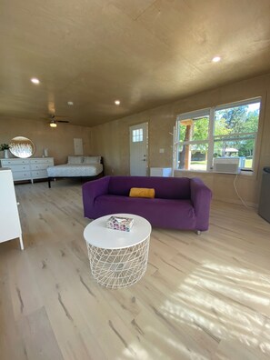 Shale Glamping Cabin | 起居區