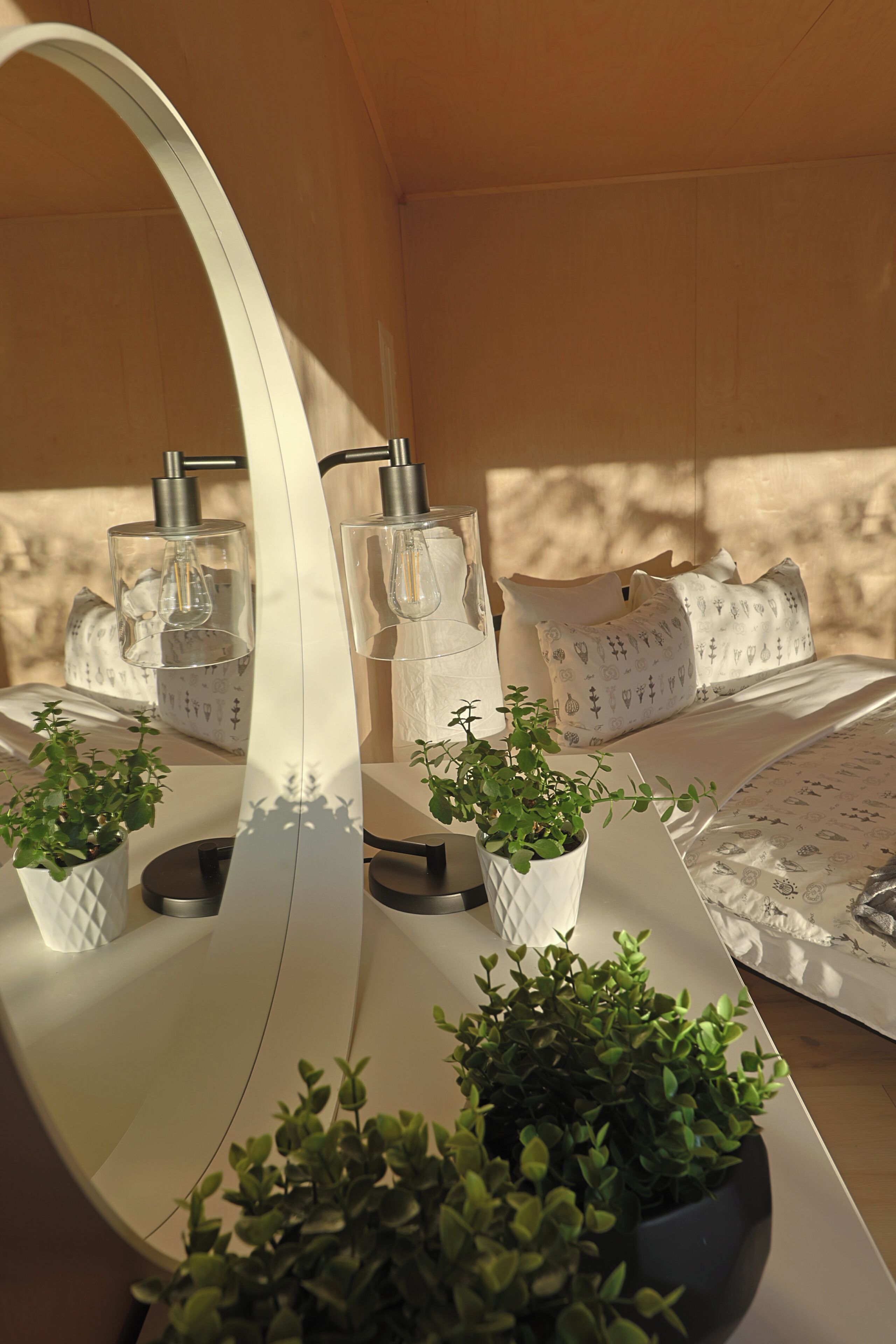 Jade Glamping Cabin | Free WiFi, bed sheets