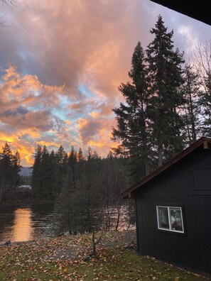 Property grounds - River's Edge Retreat (Clearwater)