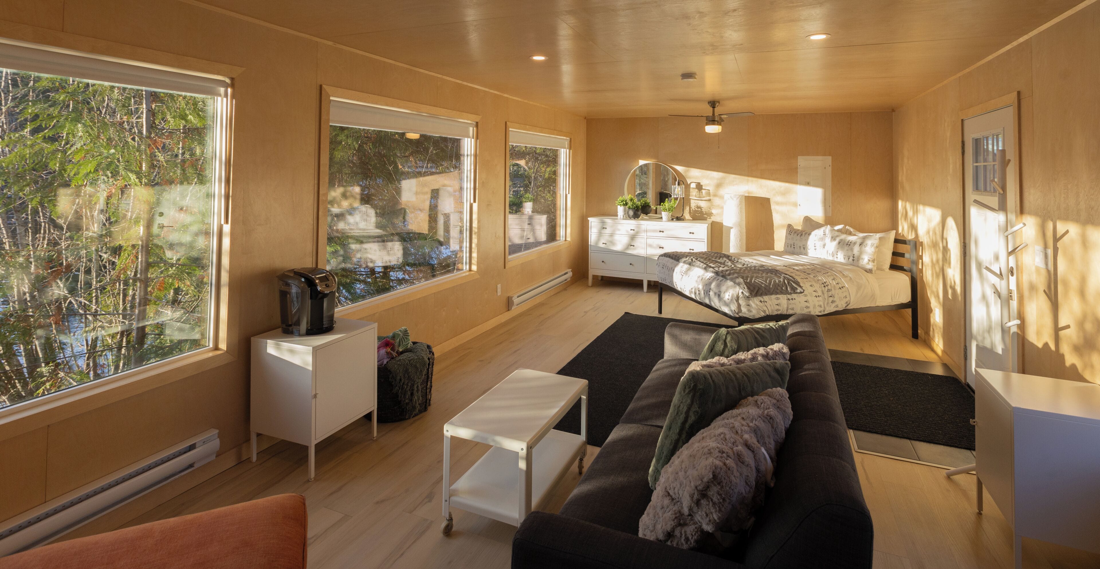 Jade Glamping Cabin | Free WiFi, bed sheets
