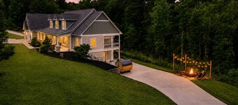 Modern Forest Escape w/ Pickleball, Hot Tub, Sauna, Gym, Fire Pit & Gameroom!