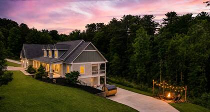 Modern Forest Escape w/ Pickleball, Hot Tub, Sauna, Gym, Fire Pit & Gameroom!