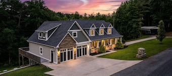 Modern Forest Escape w/ Pickleball, Hot Tub, Sauna, Gym, Fire Pit & Gameroom!