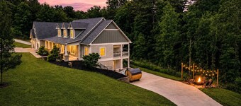 Modern Forest Escape w/ Pickleball, Hot Tub, Sauna, Gym, Fire Pit & Gameroom!