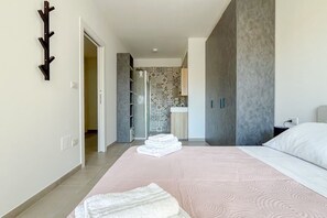 2 makuuhuonetta, silitysrauta/-lauta, Wi-Fi, vuodevaatteet