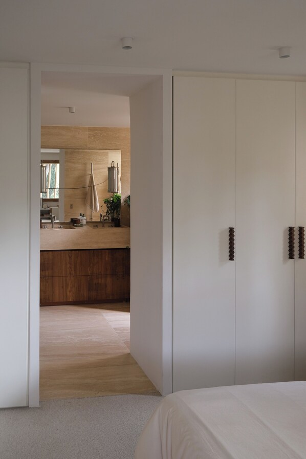 4 chambres, fer et planche à repasser, Wi-Fi, draps fournis