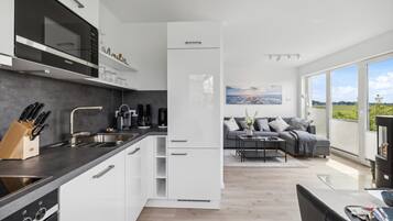 Kühlschrank, Mikrowelle, Herdplatte, Geschirrspüler