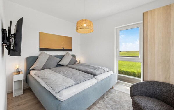 2 bedrooms, travel cot, free WiFi - Beautiful home in Tossens with sauna (Tossens)