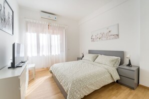 1 bedroom, iron/ironing board, travel cot, free WiFi