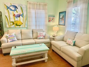 Smart TV - Perfect Family Fun | Pool, King Bed+BBQ+Sleeps 6 (Rockport)