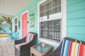 Terrace/patio - Perfect Family Fun  | Pool, King Bed+BBQ+Sleeps 6 (Rockport)