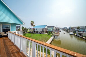 Property grounds - Fisherman's Paradise Retreat - Tesla charger (Surfside Beach)