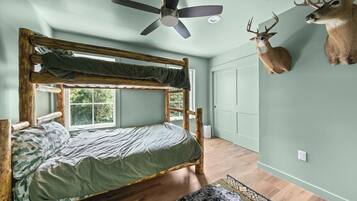 3 bedrooms, free WiFi, bed sheets