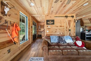 Interior - Private Cabin in the Pines-20 Acres-Close to I-75 (Arabi)