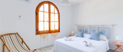 3 bedrooms, iron/ironing board, travel cot, WiFi