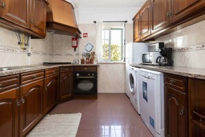 Fridge, microwave, stovetop, toaster - Sines Beach Front Villa (Sines)