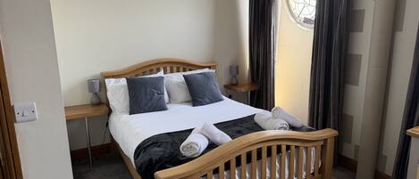 Classic Double Room | Iron/ironing board, free WiFi
