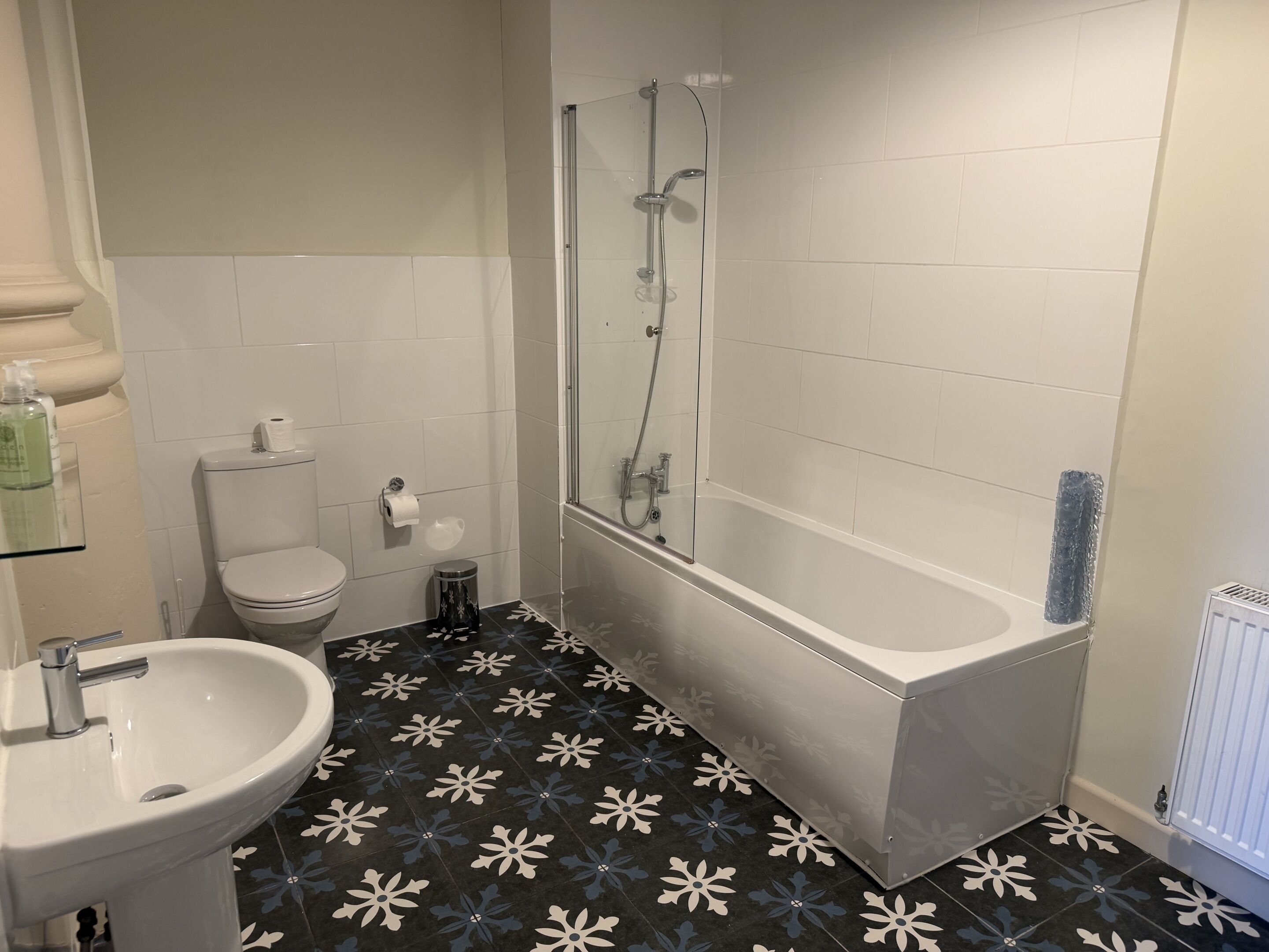 Deluxe Double Room, Ensuite, Garden View | Bathroom | Shower, towels
