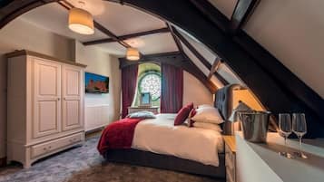 Deluxe Double Room | Iron/ironing board, free WiFi