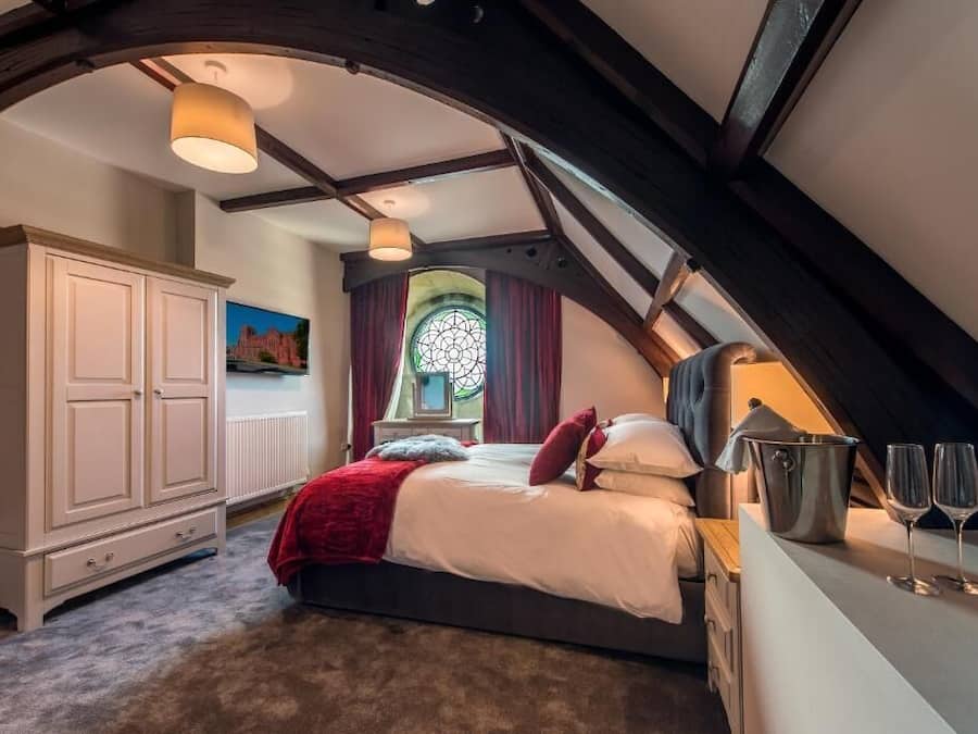 Deluxe Double Room | Iron/ironing board, free WiFi
