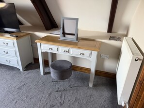Deluxe Penthouse | Iron/ironing board, free WiFi - St Nicholas  (Shrewsbury)