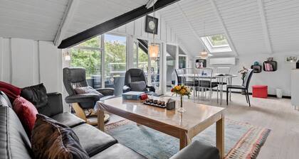 Awesome home in Skjern with WiFi