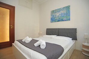 1 slaapkamer, een strijkplank/strijkijzer, wifi, beddengoed