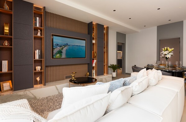 Smart TV, stereo