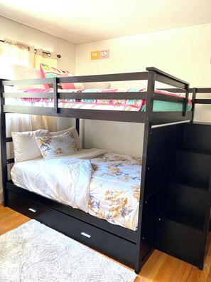 3 bedrooms, desk, iron/ironing board, travel cot