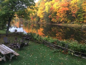 Terrace/patio - Le Chalet Idéal au Bord de L'eau, Endroit Paisible aux Multiples Divertissement (Lourdes-de-Joliette)