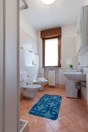 Apartment, Pool View | Bathroom | Shower, hair dryer, bidet, towels