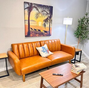 TV - Fully Updated Cozy Urban Retreat (El Paso)