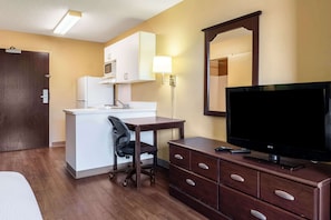 Free WiFi, bed sheets - Suburban Studios Columbus Fort Benning Area (Columbus)