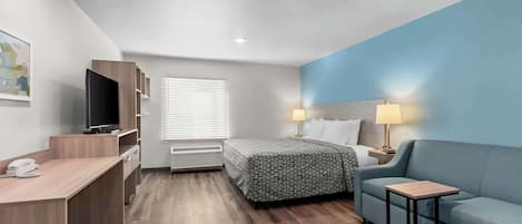 Suite, 1 kingsize bed, niet-roken | Een bureau, een laptopwerkplek, gratis wifi, beddengoed