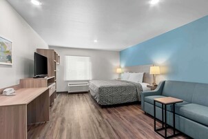 Escritorio, espacio para trabajar con laptop y wifi gratis 