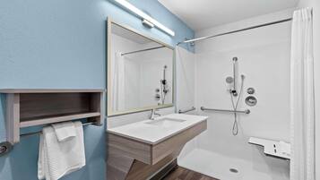 Single Room, 1 Queen Bed, Non Smoking (Roll-In Shower) | Bathroom | Toilet paper