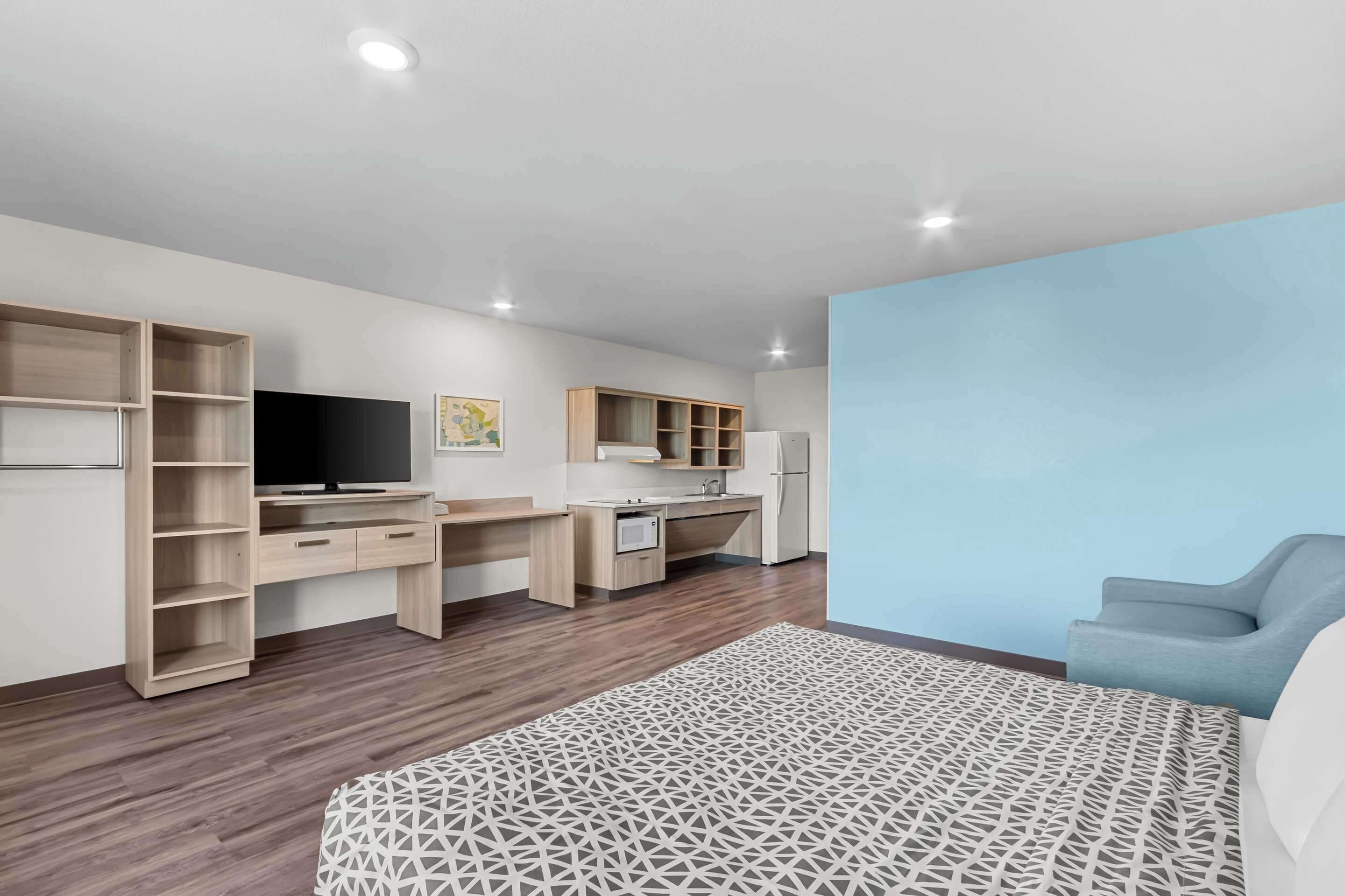Suite, 1 King Bed, Accessible, Non Smoking