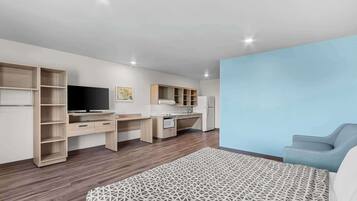 Suite, 1 King Bed, Accessible, Non Smoking