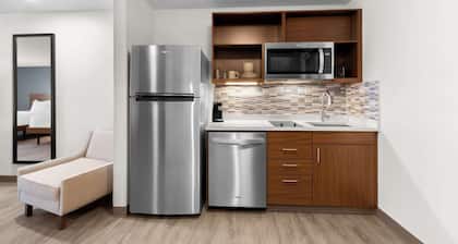 Everhome Suites Glendale Sports Entertainment District
