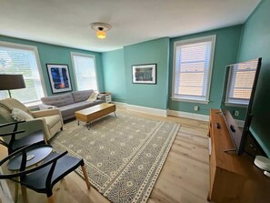 TV, offices - Amazing 2BD apt w 2 master baths! (Wilmington)