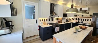 Amazing 2BD apt w 2 master baths!