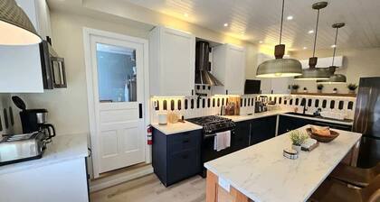 Amazing 2BD apt w 2 master baths!