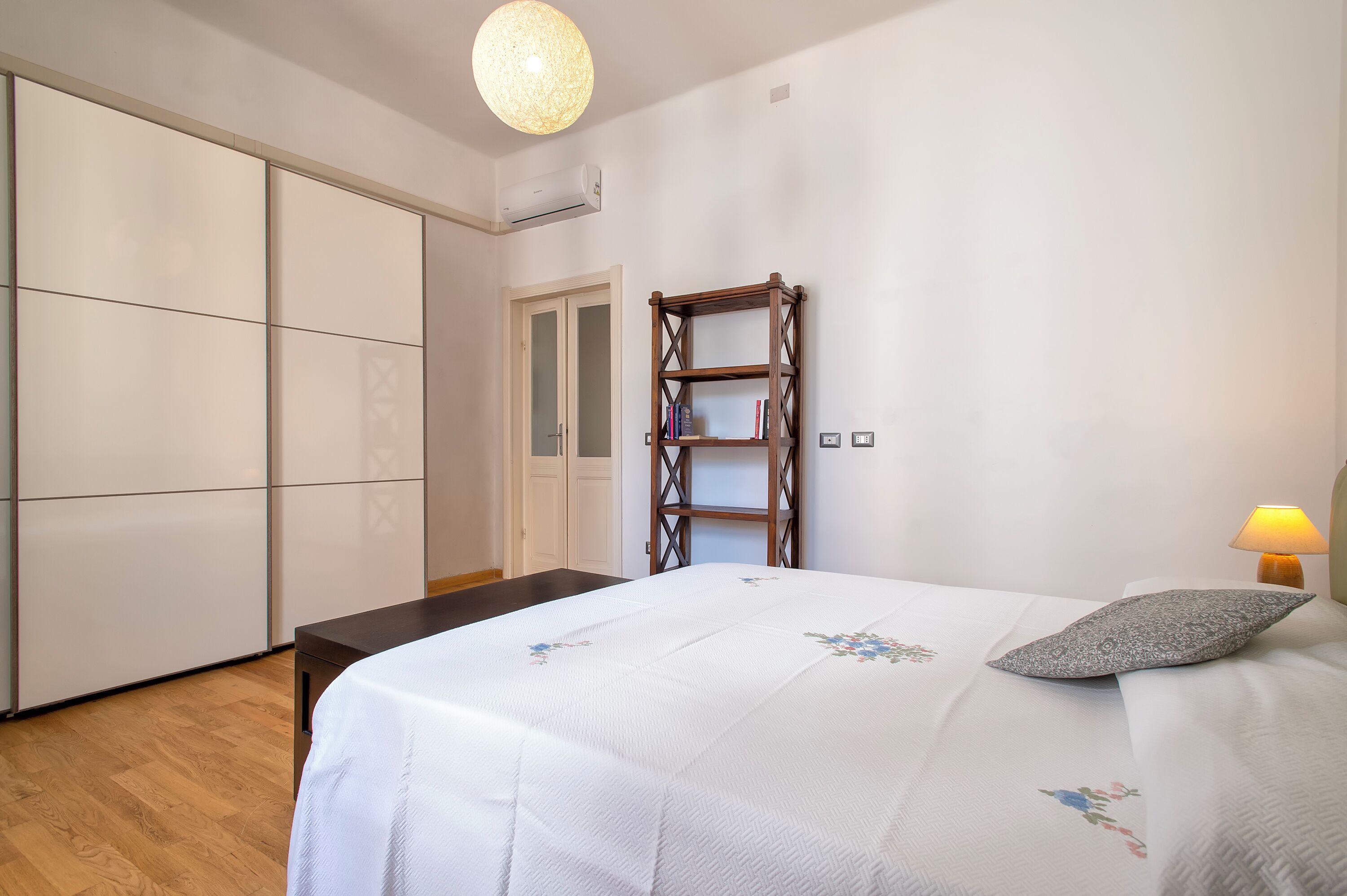 1 sovrum och sängkläder