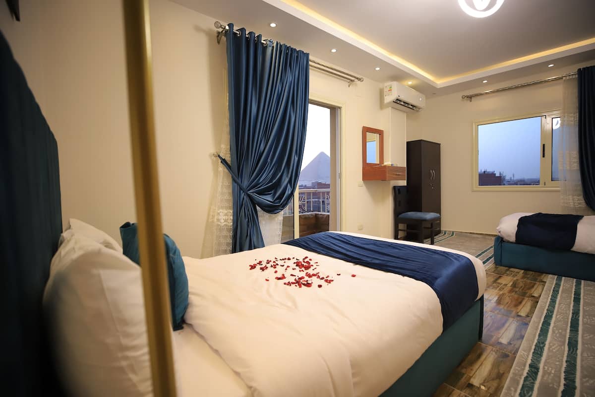 Deluxe Twin Room, City View | Egyptian cotton sheets, premium bedding, minibar, in-room safe